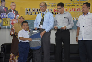 Photo 1 Protasco CSR Roadcare presentation of schooling assistance 25 September 2019 710883